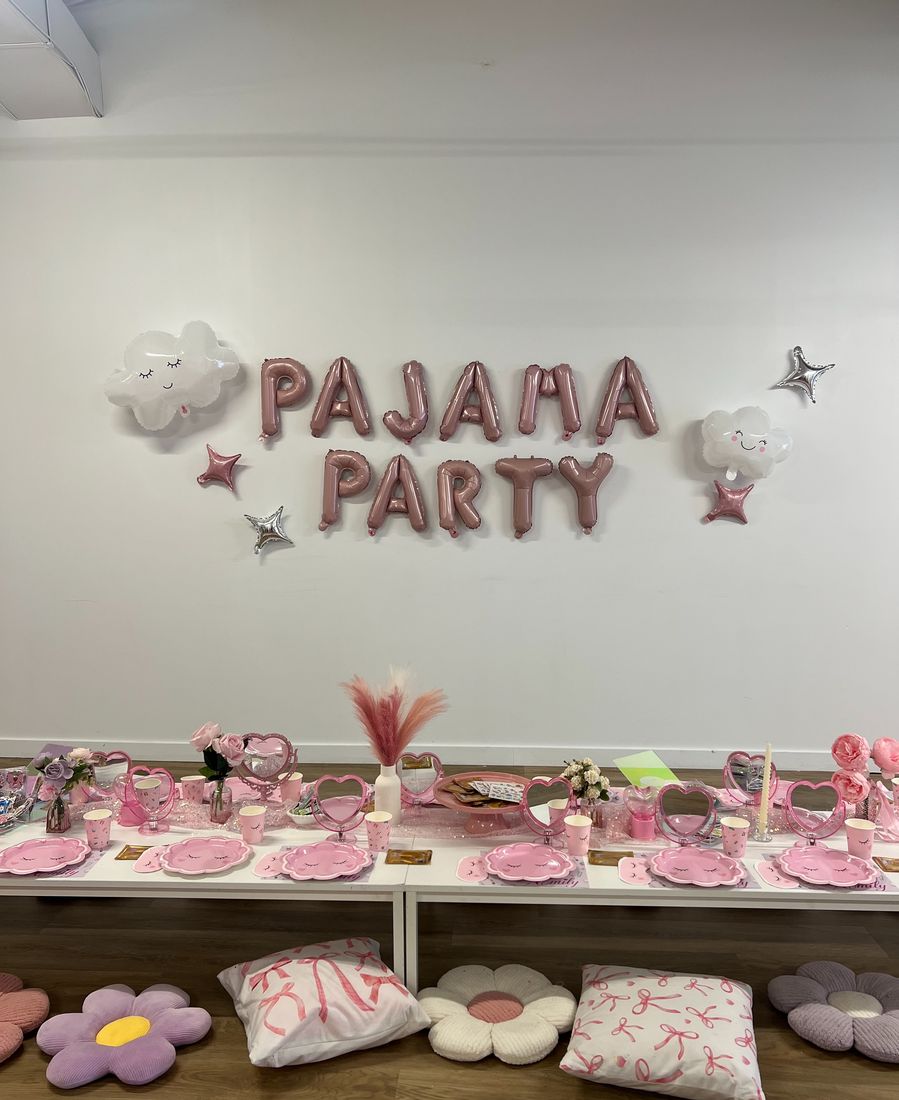 Pyjama party table set up at Studio 4